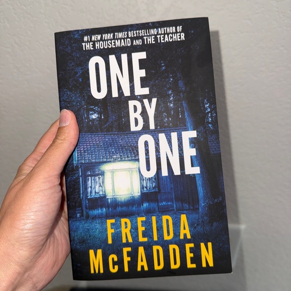 Freida McFadden Thriller Book Set - Picture 3 of 16